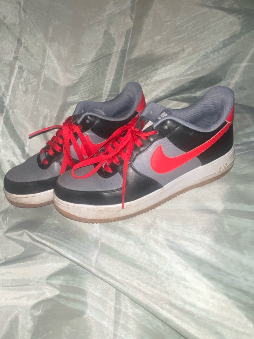 Nike Low Top Sneakers in Gray & Red